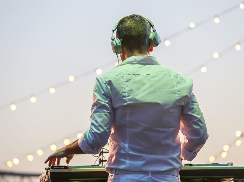 beach party dj