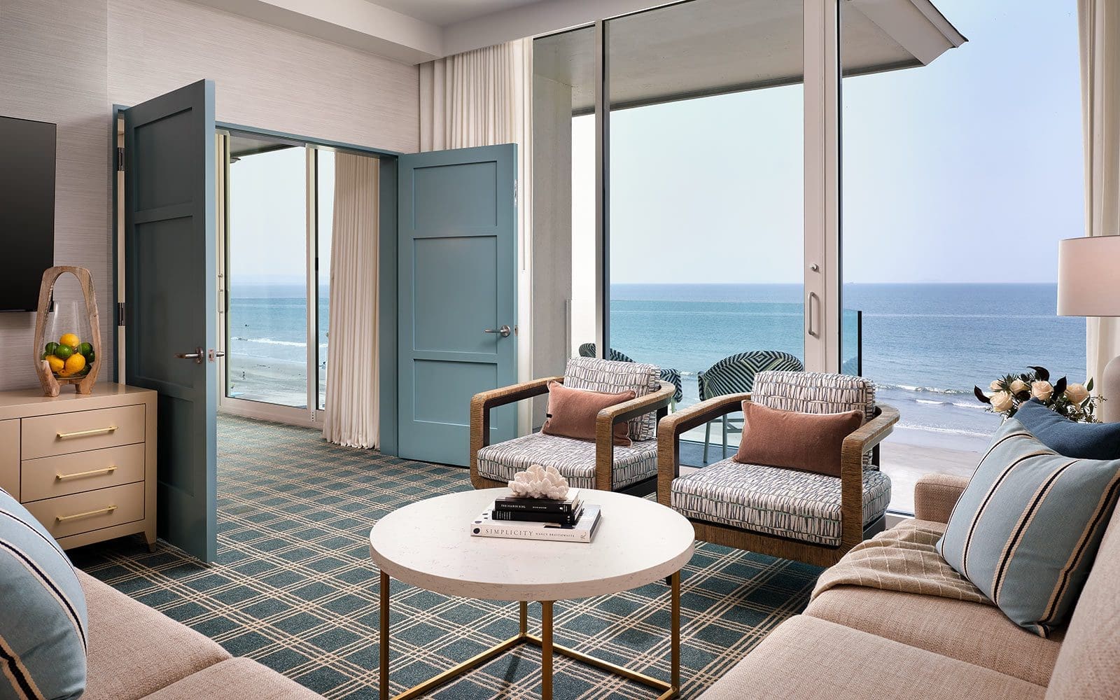 The Views Oceanfront Suite – Mobility/Hearing Accessible with Roll-in Shower