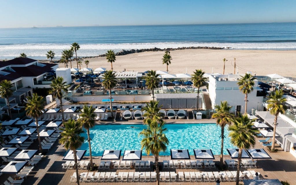 Cabana Pool and ocean